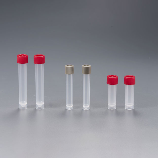 Konk&aacute;vn&iacute; šroubovac&iacute; uz&aacute;věr transportn&iacute; zkumavky